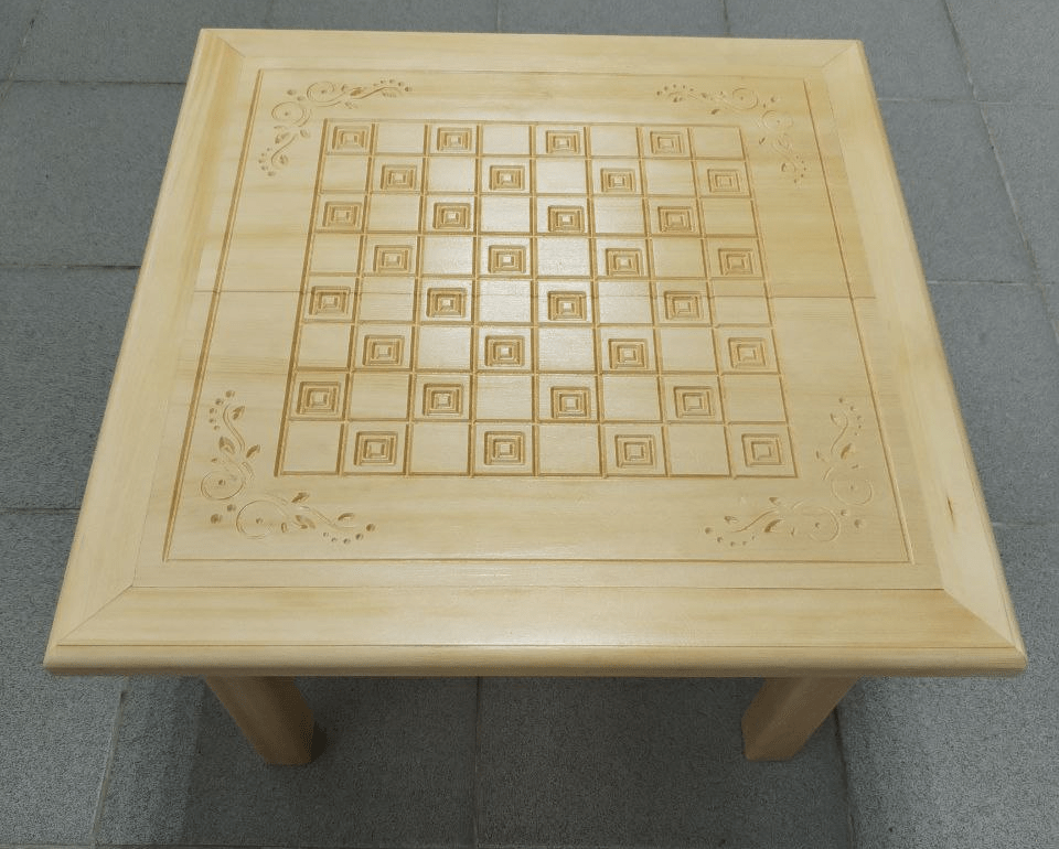 Шахматный столик