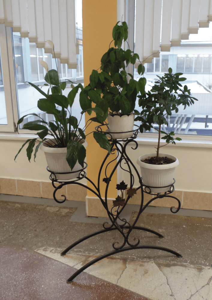 Металлические подставки для цветов